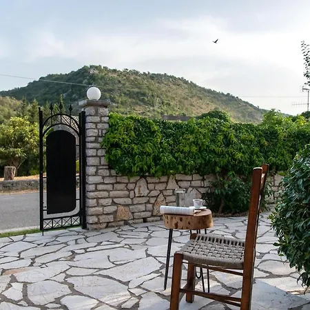 Casa Cisterna * Loútsai